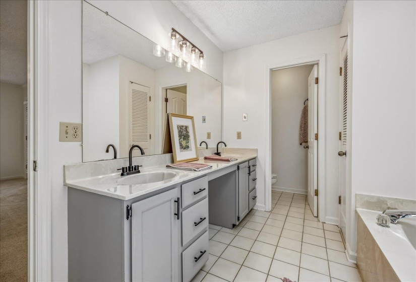 8670 RIVERWOOD FARMS PKY, Memphis, Tennessee 38016, 3 Bedrooms Bedrooms, 7 Rooms Rooms,2.1 BathroomsBathrooms,Residential,For Sale,RIVERWOOD FARMS,10224911