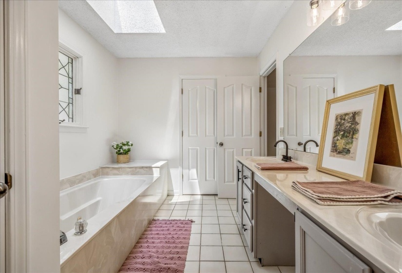 8670 RIVERWOOD FARMS PKY, Memphis, Tennessee 38016, 3 Bedrooms Bedrooms, 7 Rooms Rooms,2.1 BathroomsBathrooms,Residential,For Sale,RIVERWOOD FARMS,10224911