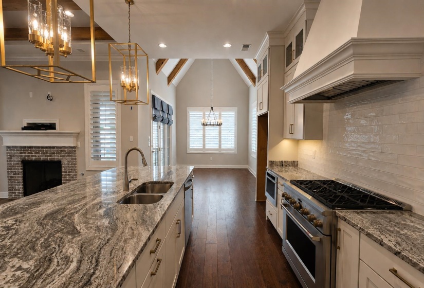 217 CHADWICK WOODS LN, Collierville, Tennessee 38017, 4 Bedrooms Bedrooms, 9 Rooms Rooms,3.1 BathroomsBathrooms,Residential,For Sale,CHADWICK WOODS,10224912