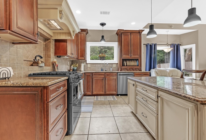 3165 PLANTATION CV, Memphis, Tennessee 38119, 4 Bedrooms Bedrooms, 9 Rooms Rooms,3.1 BathroomsBathrooms,Residential,For Sale,PLANTATION,10224924