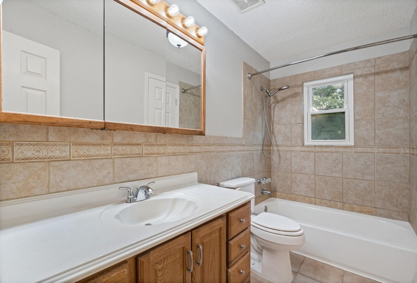 461 DOVE VALLEY DR, Collierville, Tennessee 38017, 4 Bedroom Bedrooms, 8 Room Rooms,2 BathroomBathrooms,Residential,For Sale,DOVE VALLEY,0,10224930