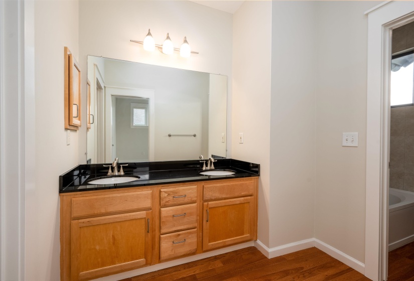 692 MARINA COTTAGE DR, Memphis, Tennessee 38103, 2 Bedrooms Bedrooms, 6 Rooms Rooms,2.1 BathroomsBathrooms,Residential,For Sale,MARINA COTTAGE,10224941