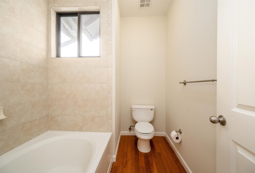 692 MARINA COTTAGE DR, Memphis, Tennessee 38103, 2 Bedrooms Bedrooms, 6 Rooms Rooms,2.1 BathroomsBathrooms,Residential,For Sale,MARINA COTTAGE,10224941