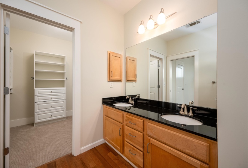 692 MARINA COTTAGE DR, Memphis, Tennessee 38103, 2 Bedrooms Bedrooms, 6 Rooms Rooms,2.1 BathroomsBathrooms,Residential,For Sale,MARINA COTTAGE,10224941