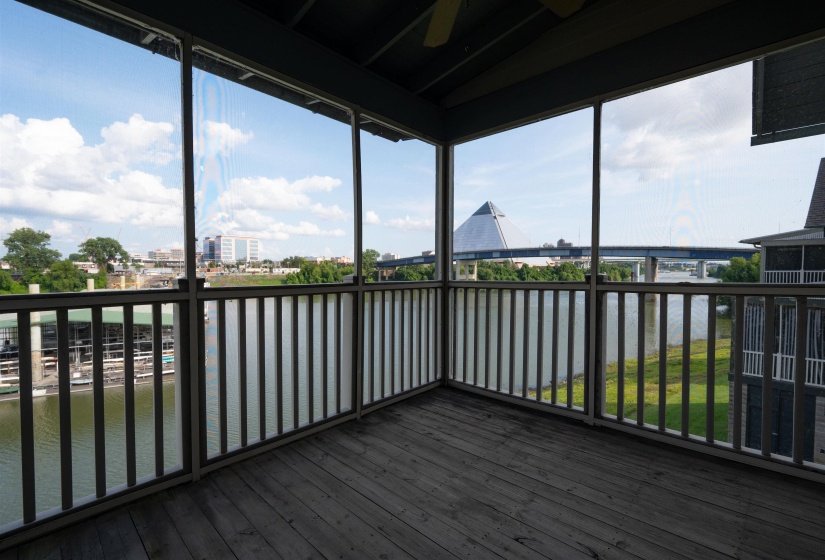 692 MARINA COTTAGE DR, Memphis, Tennessee 38103, 2 Bedrooms Bedrooms, 6 Rooms Rooms,2.1 BathroomsBathrooms,Residential,For Sale,MARINA COTTAGE,10224941