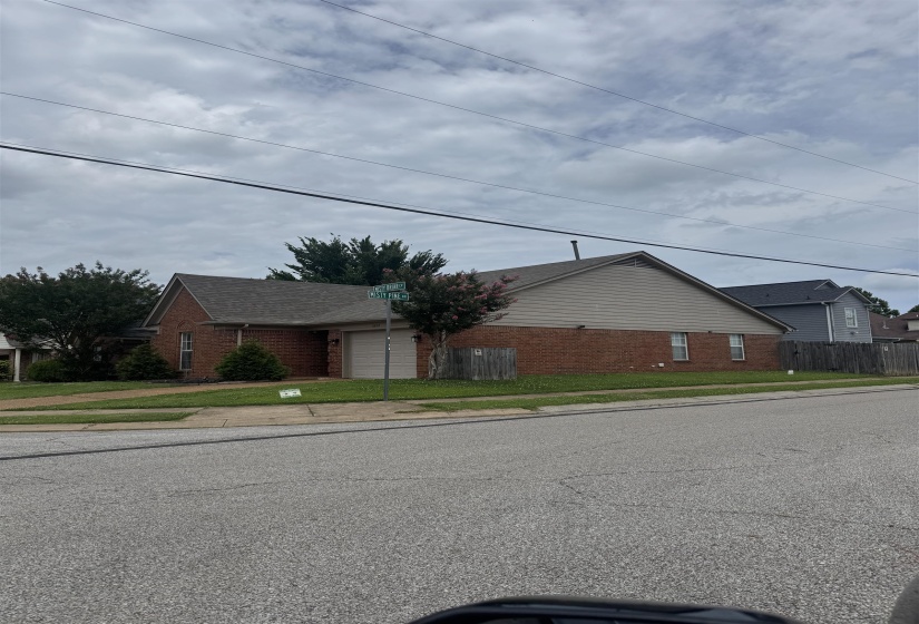 2818 MISTY BRIAR CV, Memphis, Tennessee 38002, 3 Bedrooms Bedrooms, 5 Rooms Rooms,2 BathroomsBathrooms,Residential,For Sale,MISTY BRIAR,10224943