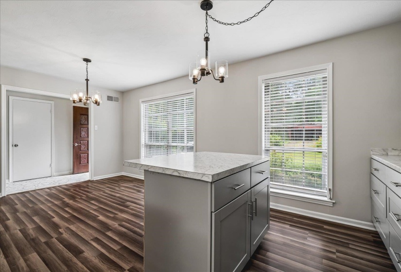 4208 OAKCREST AVE, Memphis, Tennessee 38128, 3 Bedrooms Bedrooms, 9 Rooms Rooms,2 BathroomsBathrooms,Residential,For Sale,OAKCREST,10224945
