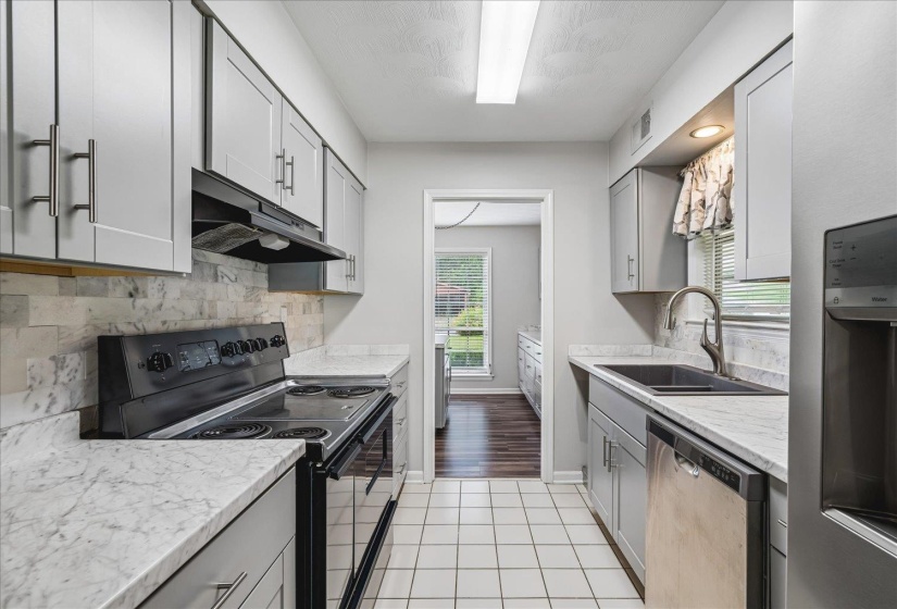 4208 OAKCREST AVE, Memphis, Tennessee 38128, 3 Bedrooms Bedrooms, 9 Rooms Rooms,2 BathroomsBathrooms,Residential,For Sale,OAKCREST,10224945