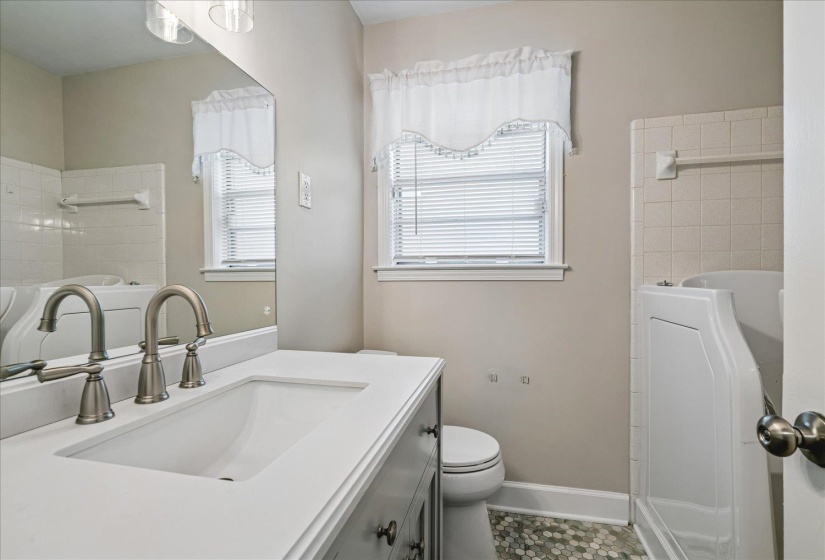 4208 OAKCREST AVE, Memphis, Tennessee 38128, 3 Bedrooms Bedrooms, 9 Rooms Rooms,2 BathroomsBathrooms,Residential,For Sale,OAKCREST,10224945