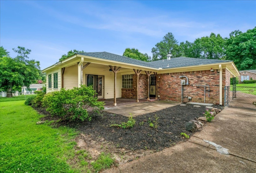4208 OAKCREST AVE, Memphis, Tennessee 38128, 3 Bedrooms Bedrooms, 9 Rooms Rooms,2 BathroomsBathrooms,Residential,For Sale,OAKCREST,10224945