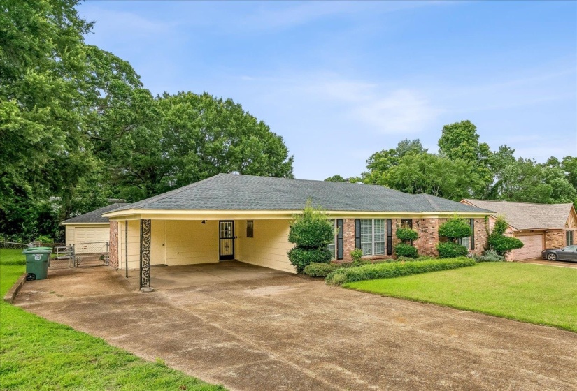 4208 OAKCREST AVE, Memphis, Tennessee 38128, 3 Bedrooms Bedrooms, 9 Rooms Rooms,2 BathroomsBathrooms,Residential,For Sale,OAKCREST,10224945