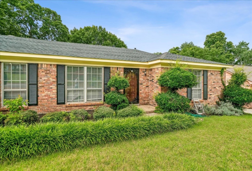 4208 OAKCREST AVE, Memphis, Tennessee 38128, 3 Bedrooms Bedrooms, 9 Rooms Rooms,2 BathroomsBathrooms,Residential,For Sale,OAKCREST,10224945