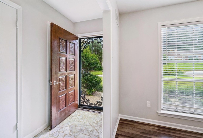 4208 OAKCREST AVE, Memphis, Tennessee 38128, 3 Bedrooms Bedrooms, 9 Rooms Rooms,2 BathroomsBathrooms,Residential,For Sale,OAKCREST,10224945