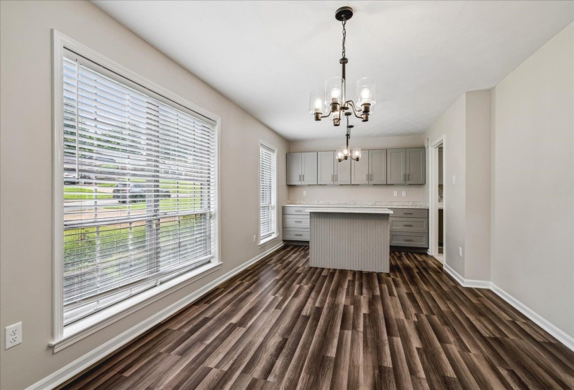4208 OAKCREST AVE, Memphis, Tennessee 38128, 3 Bedrooms Bedrooms, 9 Rooms Rooms,2 BathroomsBathrooms,Residential,For Sale,OAKCREST,10224945