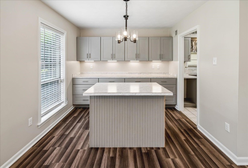 4208 OAKCREST AVE, Memphis, Tennessee 38128, 3 Bedrooms Bedrooms, 9 Rooms Rooms,2 BathroomsBathrooms,Residential,For Sale,OAKCREST,10224945