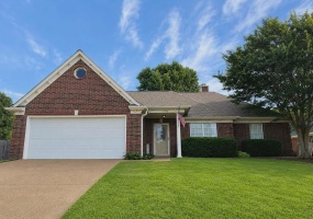 415 OAKLAND HILLS DR, Oakland, Tennessee 38060, 3 Bedrooms Bedrooms, 5 Rooms Rooms,2 BathroomsBathrooms,Residential,For Sale,OAKLAND HILLS,10224946