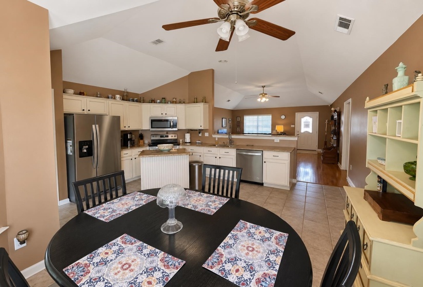 415 OAKLAND HILLS DR, Oakland, Tennessee 38060, 3 Bedrooms Bedrooms, 5 Rooms Rooms,2 BathroomsBathrooms,Residential,For Sale,OAKLAND HILLS,10224946