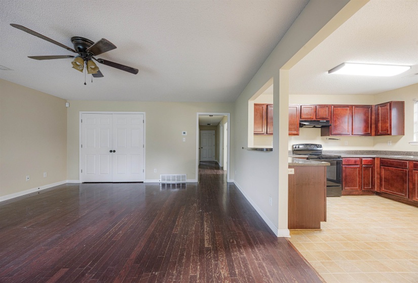 3144 HOPKINS AVE, Memphis, Tennessee 38112, 3 Bedrooms Bedrooms, 6 Rooms Rooms,2 BathroomsBathrooms,Residential,For Sale,HOPKINS,10224950