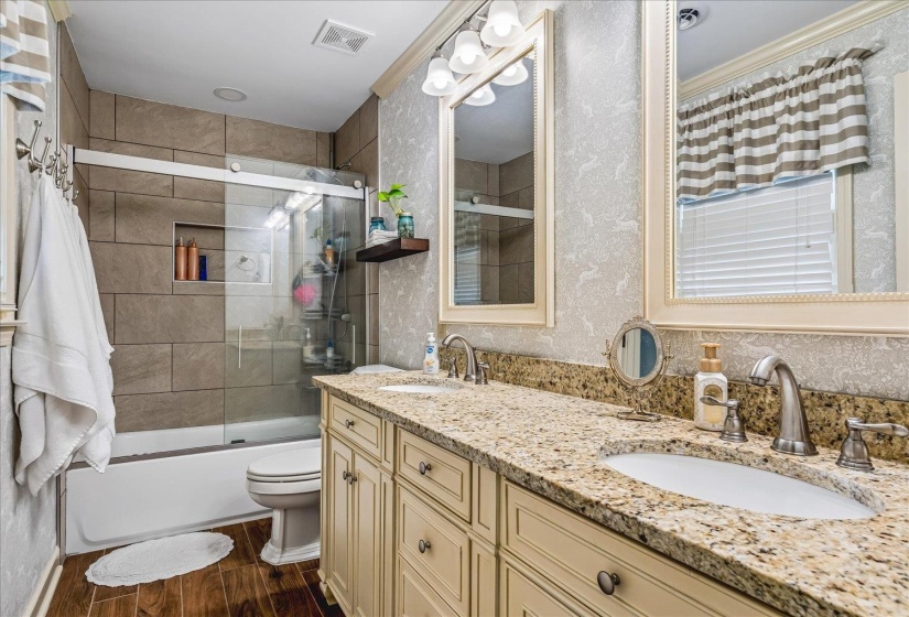 1378 PINE BARK CV, Memphis, Tennessee 38120, 4 Bedrooms Bedrooms, 11 Rooms Rooms,2.1 BathroomsBathrooms,Residential,For Sale,PINE BARK,10224954