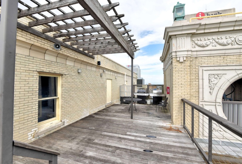 66 MONROE AVE, Memphis, Tennessee 38103, 2 Bedrooms Bedrooms, 5 Rooms Rooms,2 BathroomsBathrooms,Residential,For Sale,MONROE,10224956