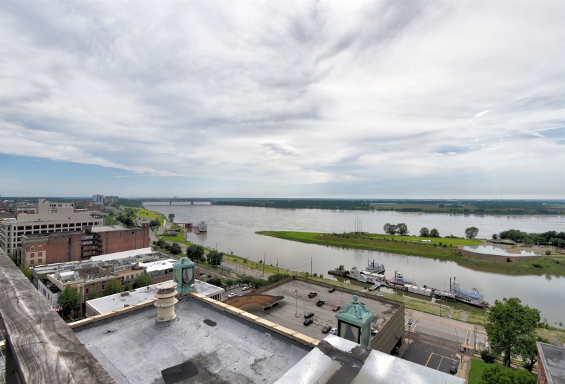 66 MONROE AVE, Memphis, Tennessee 38103, 2 Bedrooms Bedrooms, 5 Rooms Rooms,2 BathroomsBathrooms,Residential,For Sale,MONROE,10224956