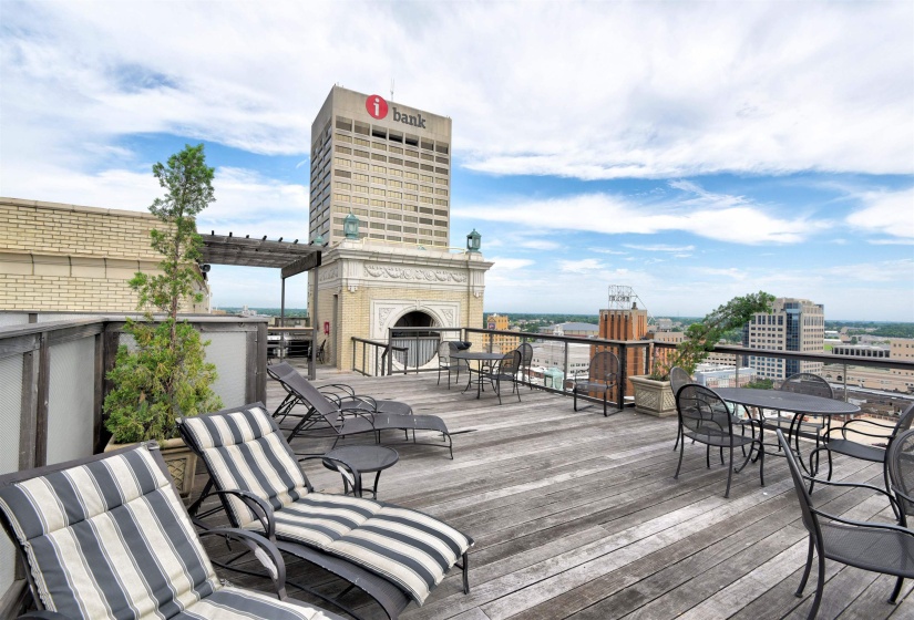 66 MONROE AVE, Memphis, Tennessee 38103, 2 Bedrooms Bedrooms, 5 Rooms Rooms,2 BathroomsBathrooms,Residential,For Sale,MONROE,10224956
