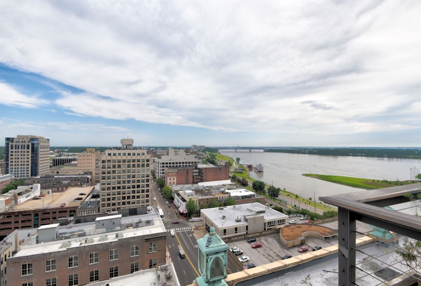 66 MONROE AVE, Memphis, Tennessee 38103, 2 Bedrooms Bedrooms, 5 Rooms Rooms,2 BathroomsBathrooms,Residential,For Sale,MONROE,10224956