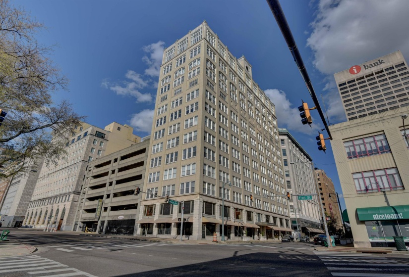 66 MONROE AVE, Memphis, Tennessee 38103, 2 Bedrooms Bedrooms, 5 Rooms Rooms,2 BathroomsBathrooms,Residential,For Sale,MONROE,10224956
