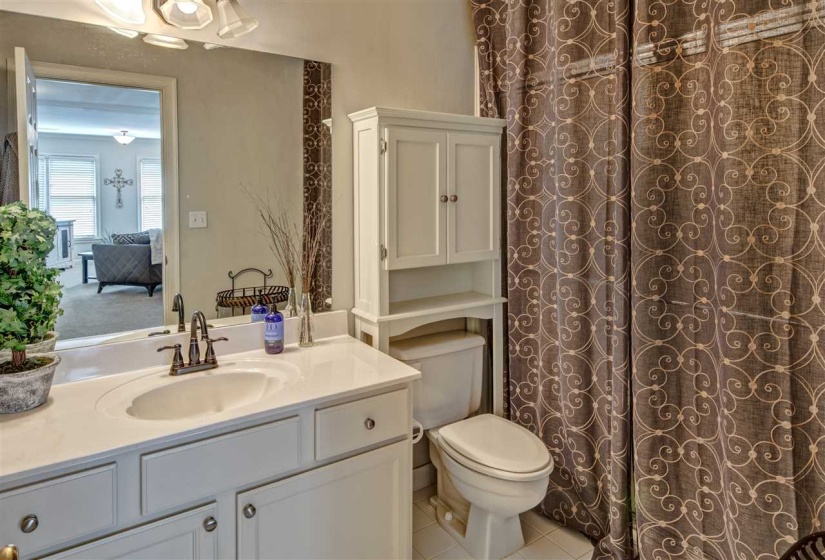 8971 WALNUT LEAF CV, Memphis, Tennessee 38018, 4 Bedrooms Bedrooms, 7 Rooms Rooms,3.1 BathroomsBathrooms,Residential,For Sale,WALNUT LEAF,10224840