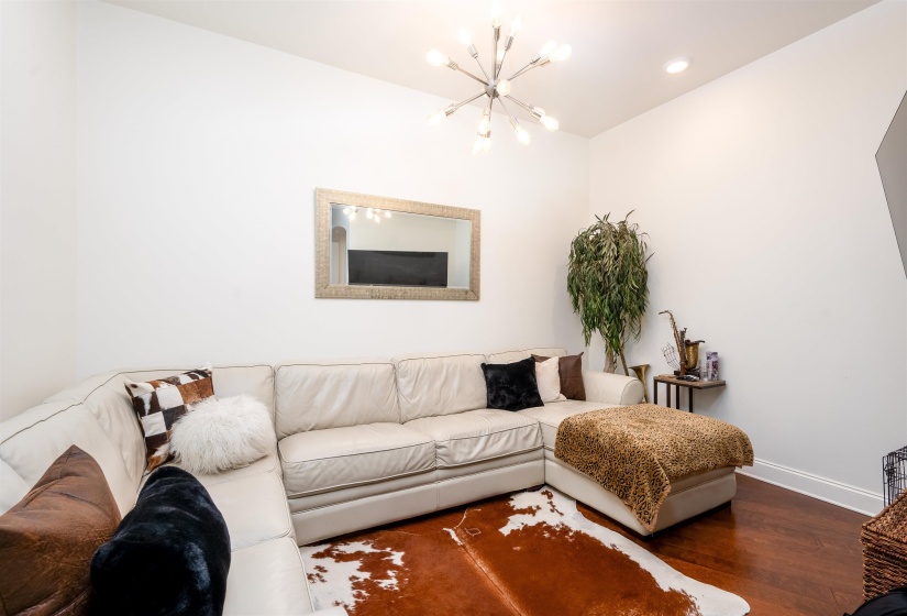 717 RIVERSIDE DR, Memphis, Tennessee 38103, 2 Bedrooms Bedrooms, 6 Rooms Rooms,2 BathroomsBathrooms,Residential,For Sale,RIVERSIDE,10224966