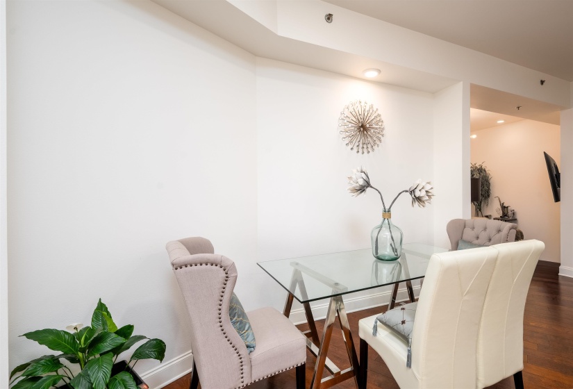 717 RIVERSIDE DR, Memphis, Tennessee 38103, 2 Bedrooms Bedrooms, 6 Rooms Rooms,2 BathroomsBathrooms,Residential,For Sale,RIVERSIDE,10224966