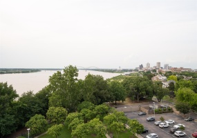 655 RIVERSIDE DR, Memphis, Tennessee 38103, 2 Bedrooms Bedrooms, 6 Rooms Rooms,2 BathroomsBathrooms,Residential,For Sale,RIVERSIDE,10224967