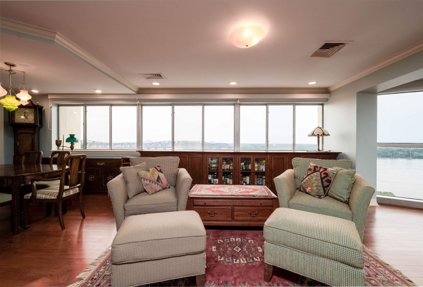 655 RIVERSIDE DR, Memphis, Tennessee 38103, 2 Bedrooms Bedrooms, 6 Rooms Rooms,2 BathroomsBathrooms,Residential,For Sale,RIVERSIDE,10224967