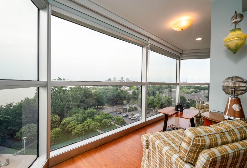 655 RIVERSIDE DR, Memphis, Tennessee 38103, 2 Bedrooms Bedrooms, 6 Rooms Rooms,2 BathroomsBathrooms,Residential,For Sale,RIVERSIDE,10224967