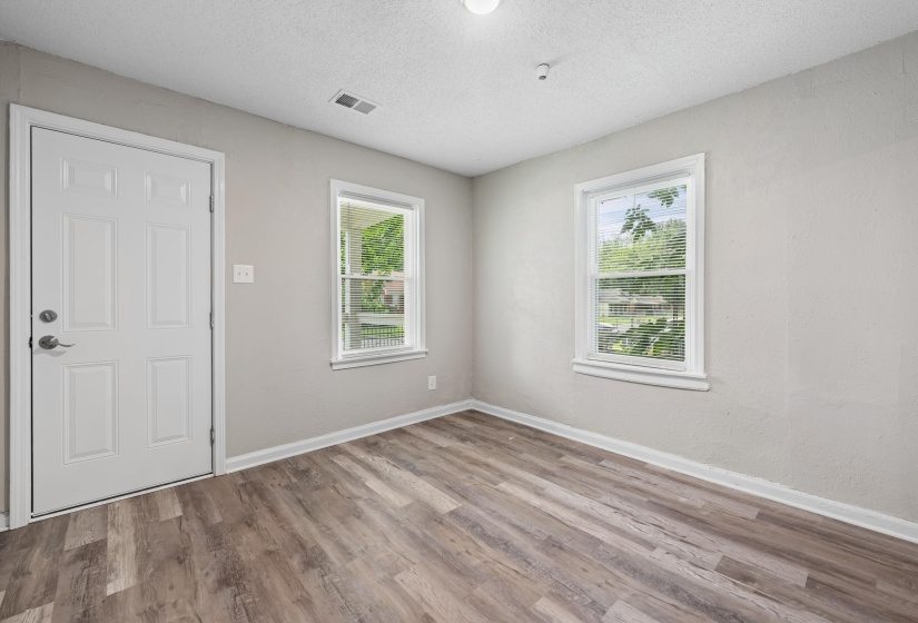 1621 OAKWOOD ST, Memphis, Tennessee 38108, 2 Bedrooms Bedrooms, ,1 BathroomBathrooms,Duplexes,For Sale,OAKWOOD,10224990