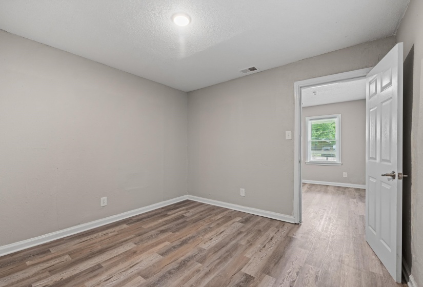 1621 OAKWOOD ST, Memphis, Tennessee 38108, 2 Bedrooms Bedrooms, ,1 BathroomBathrooms,Duplexes,For Sale,OAKWOOD,10224990