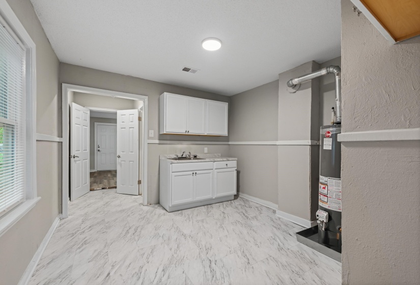 1621 OAKWOOD ST, Memphis, Tennessee 38108, 2 Bedrooms Bedrooms, ,1 BathroomBathrooms,Duplexes,For Sale,OAKWOOD,10224990