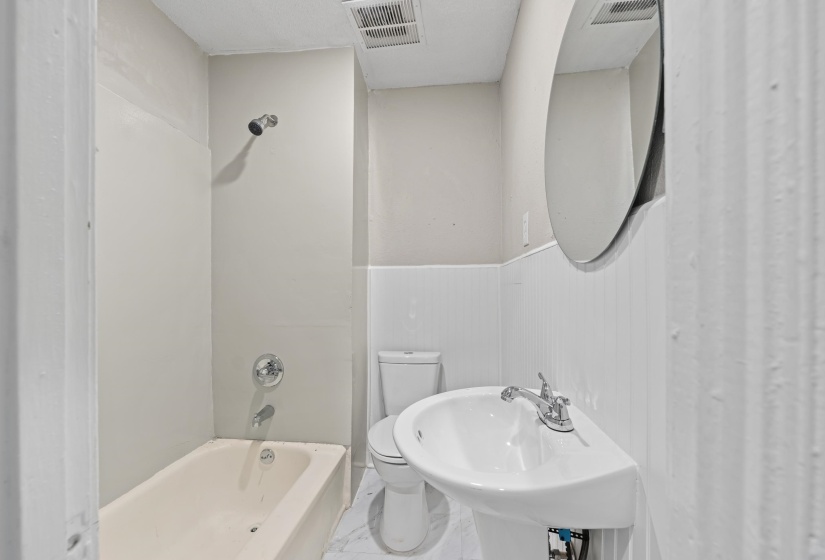 1621 OAKWOOD ST, Memphis, Tennessee 38108, 2 Bedrooms Bedrooms, ,1 BathroomBathrooms,Duplexes,For Sale,OAKWOOD,10224990