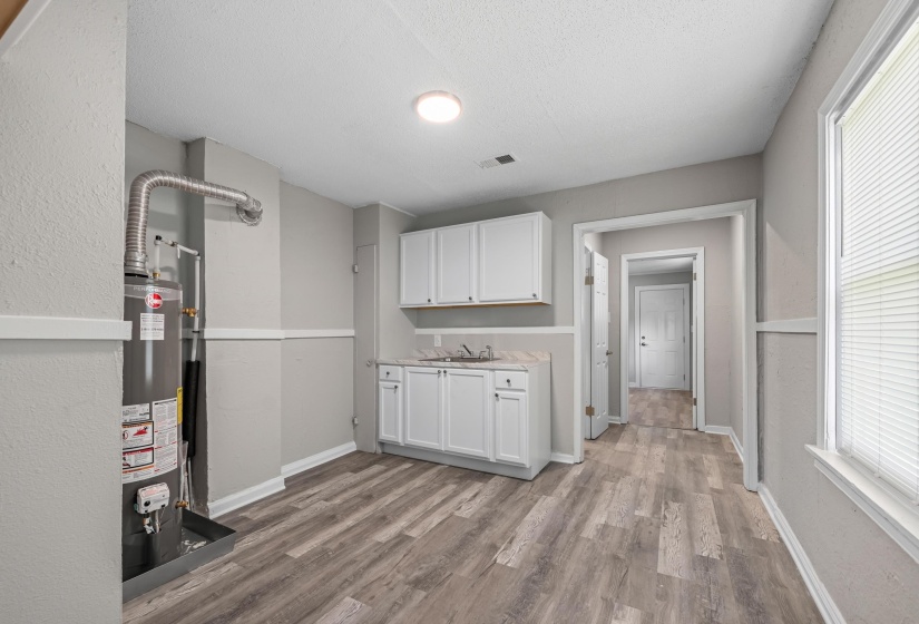 1621 OAKWOOD ST, Memphis, Tennessee 38108, 2 Bedrooms Bedrooms, ,1 BathroomBathrooms,Duplexes,For Sale,OAKWOOD,10224990