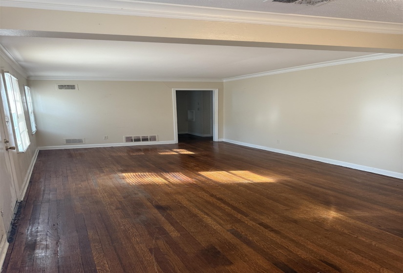 1257 PERKINS RD, Memphis, Tennessee 38117, 4 Bedrooms Bedrooms, 7 Rooms Rooms,2 BathroomsBathrooms,Rental Properties,For Sale,PERKINS,10224982