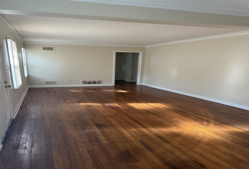 1257 PERKINS RD, Memphis, Tennessee 38117, 4 Bedrooms Bedrooms, 7 Rooms Rooms,2 BathroomsBathrooms,Rental Properties,For Sale,PERKINS,10224982
