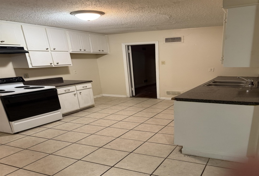 1257 PERKINS RD, Memphis, Tennessee 38117, 4 Bedrooms Bedrooms, 7 Rooms Rooms,2 BathroomsBathrooms,Rental Properties,For Sale,PERKINS,10224982