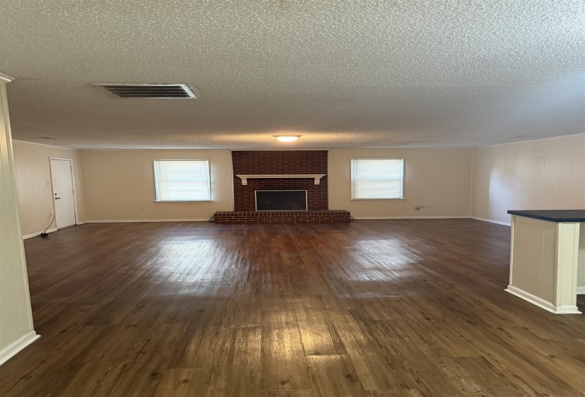 1257 PERKINS RD, Memphis, Tennessee 38117, 4 Bedrooms Bedrooms, 7 Rooms Rooms,2 BathroomsBathrooms,Rental Properties,For Sale,PERKINS,10224982