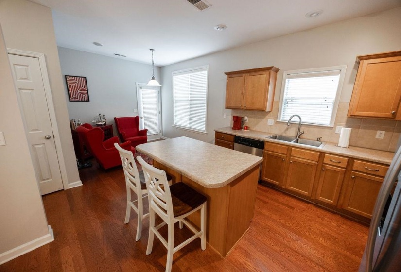 1387 ISLAND PL, Memphis, Tennessee 38103, 3 Bedrooms Bedrooms, 6 Rooms Rooms,2.1 BathroomsBathrooms,Residential,For Sale,ISLAND,10224973