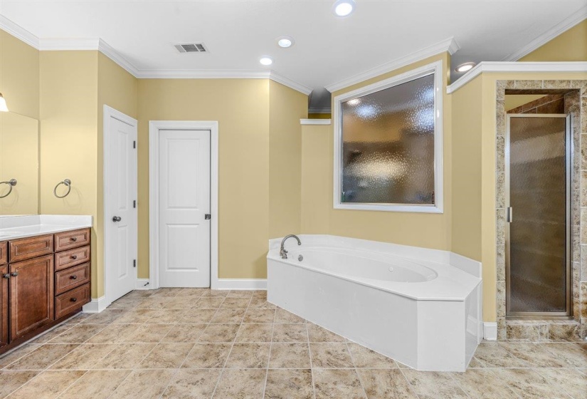 1045 WOODLDAND GLADE CV, Unincorporated, Tennessee 38018, 4 Bedrooms Bedrooms, 11 Rooms Rooms,4.1 BathroomsBathrooms,Residential,For Sale,WOODLDAND GLADE,10224977