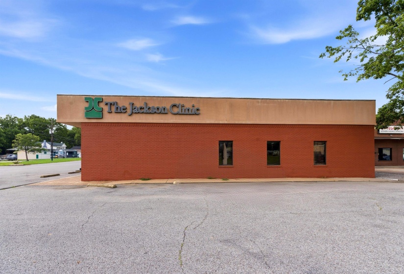 622 MARKET ST, Bolivar, Tennessee 38008-2241, ,Commercial/industrial,For Sale,MARKET,10225002
