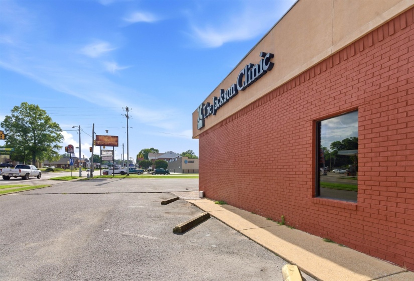 622 MARKET ST, Bolivar, Tennessee 38008-2241, ,Commercial/industrial,For Sale,MARKET,10225002