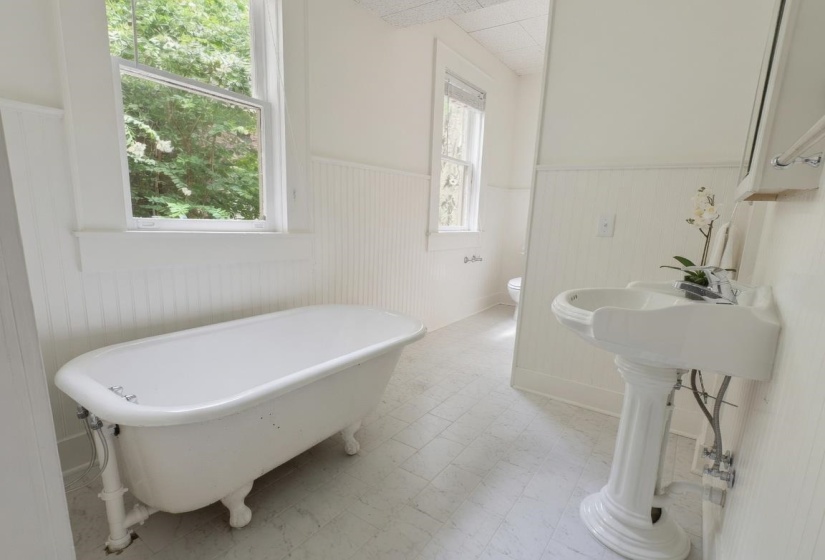 264 MCNEIL ST, Memphis, Tennessee 38112, 6 Bedrooms Bedrooms, 10 Rooms Rooms,3 BathroomsBathrooms,Rental Properties,For Sale,MCNEIL,10225026