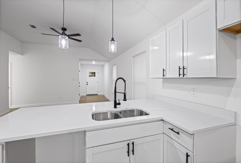 720 LIPFORD ST, Memphis, Tennessee 38112, 4 Bedrooms Bedrooms, 6 Rooms Rooms,2 BathroomsBathrooms,Residential,For Sale,LIPFORD,10225007