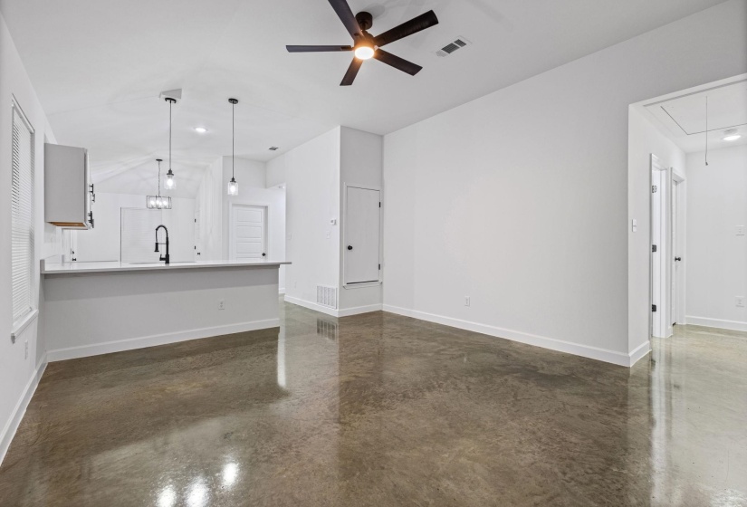 720 LIPFORD ST, Memphis, Tennessee 38112, 4 Bedrooms Bedrooms, 6 Rooms Rooms,2 BathroomsBathrooms,Residential,For Sale,LIPFORD,10225007